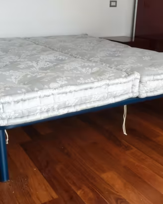 due materassi singoli e un materasso matrimoniale