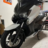 Yamaha XMAX 250