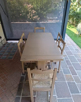 Tavolo in legno di noce