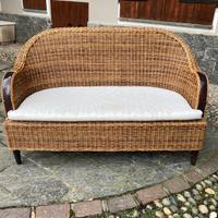 Divano in midollino con inserti in radica