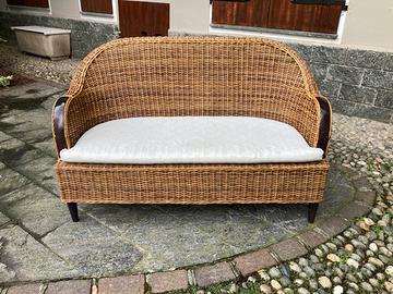 Divano in midollino con inserti in radica