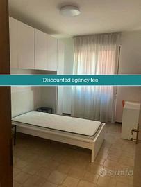 Stanza in appartamento di 150 m² a Verona