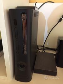 Xbox 360 Elite con 17 giochi ed accessori