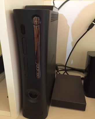 Xbox 360 Elite con 17 giochi ed accessori