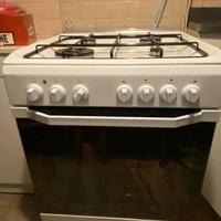 Cucina Indesit quattro fuochi forno elettrico