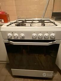Cucina Indesit quattro fuochi forno elettrico