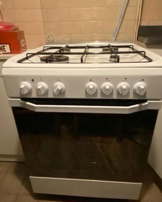 Cucina Indesit quattro fuochi forno elettrico