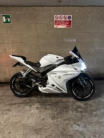 Yamaha yzf r125 total white 2018