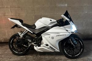 Yamaha yzf r125 total white 2018