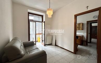 AMPIO QUADRILOCALE CON DUE CANTINE!