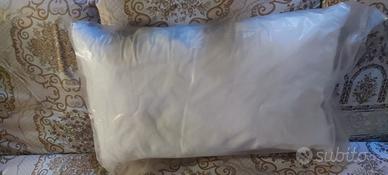 N. 2 Guanciali/cuscini letto anallergici NUOVI 