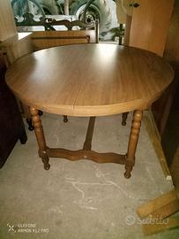 Credenza e tavolo allungabile