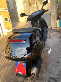 Piaggio hexagon125
