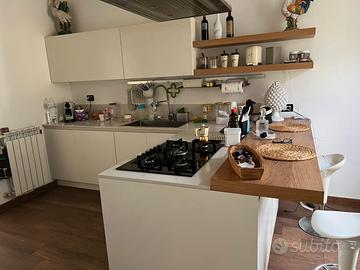 cucina completa di elettrodomestici usata