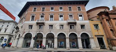 NEGOZIO A FERRARA