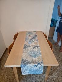 Tavolao con 4 sedie più credenza vetrina