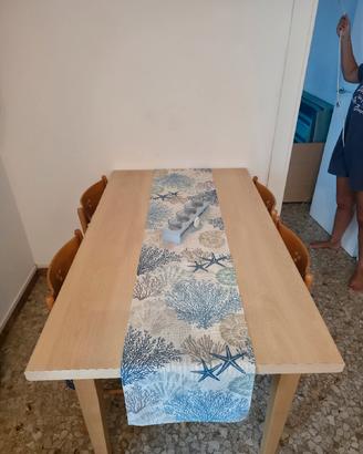 Tavolao con 4 sedie più credenza vetrina