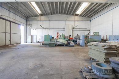 CAPANNONE A TRAVAGLIATO