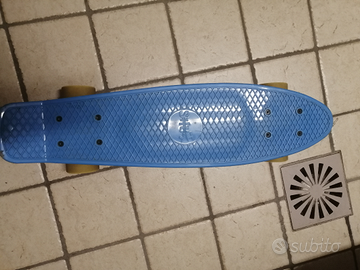 Penny Boards shut skateboard azzurro del 2017