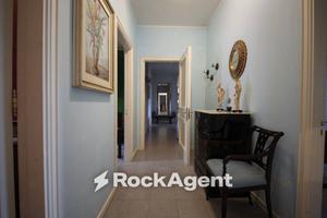 Villa di 315 m² con più di 5 locali e box auto a C