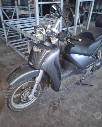 Aprilia Scarabeo 200 Demolito - Per Ricambi