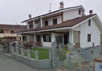 Immobile in asta di 166 m² con 3 locali e box auto