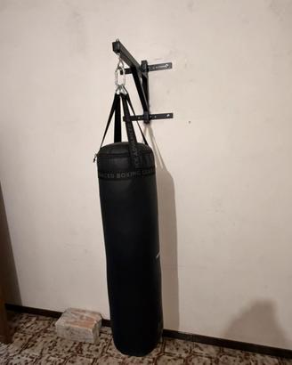 Sacco da Boxe con base fissante al muro
