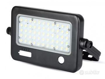 Faro Led Con Pannello Solare 10W IP65 PIR