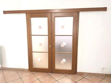 PORTA SCORREVOLE A DUE ANTE - ESTERNA AL MURO