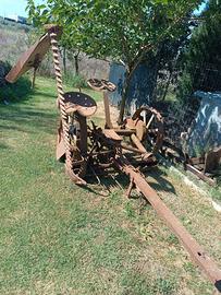 Antica falciatrice a traino animali