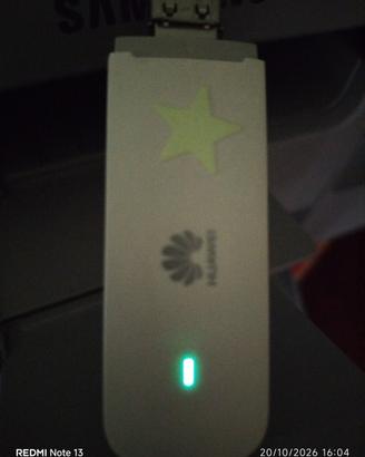 Huawei 4G Dongle E3372-153 chiavetta USB compatta.