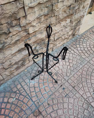 porta vaso in ferro battuto 