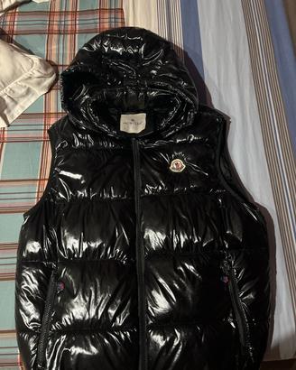 moncler smanicato nero lucido nuovo.
