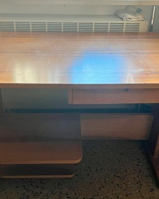 Scrivania in legno