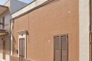 Vendita abitazione con giardino