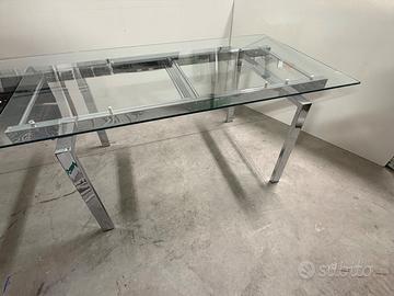 Tavolo in vetro