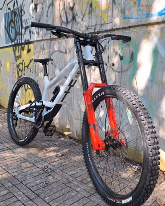 YT TUES Core 1   27.5   L 