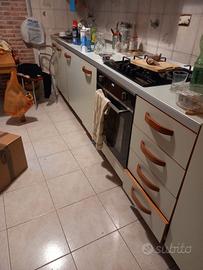 Cucina azzurro chiaro e legno – completa senza ele