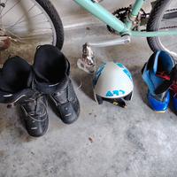 Mountain bike casco scarpe sci