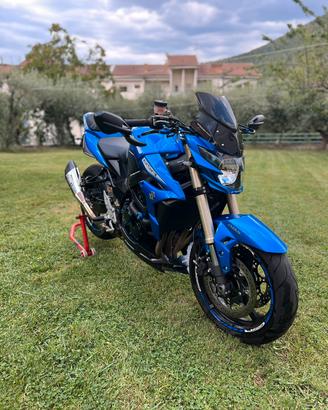 Suzuki GSR 750 SP