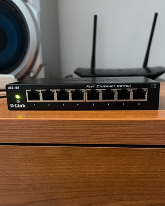 Switch D-Link DES-108 8 porte Fast Ethernet LAN