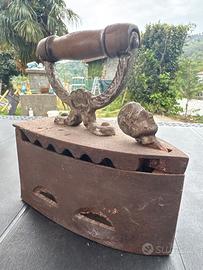 Ferro da stiro antico a carbone fine 800