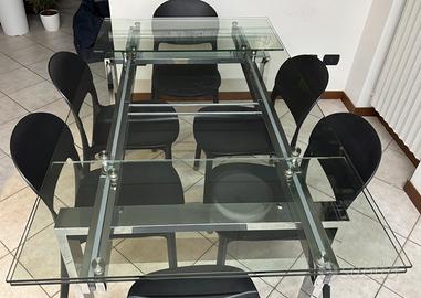 Tavolo in vetro e metallo - robusto ed elegante