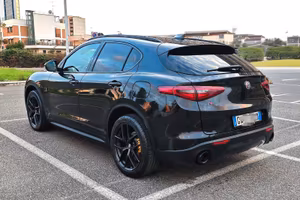 Stelvio Q4 Veloce 2.2d AT8 210cv