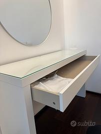 Scrivania piccola con specchio