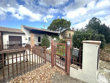 PORZIONE DI BIFAMILIARE A MONTECASTRILLI