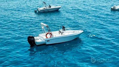 Barca con motore 21 piedi