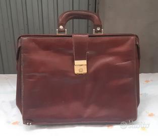 vecchia valigetta portadocumenti 