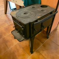 Antica stufa legna - cucina con 3 fuochi