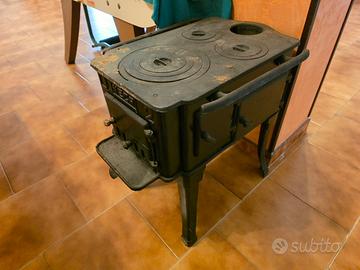 Antica stufa legna - cucina con 3 fuochi